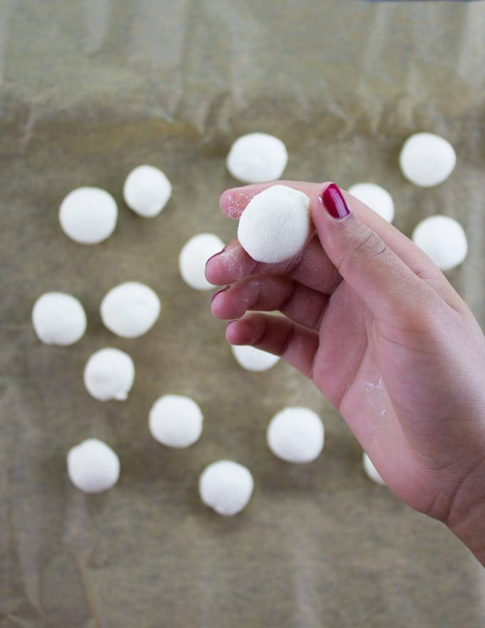 Mini Cheese Ball Recipe Bites. Snacking and finger food has never been so easy, quick and scrumptious! These are a crowd pleaser every time! Full recipe at www.twopurplefigs.com