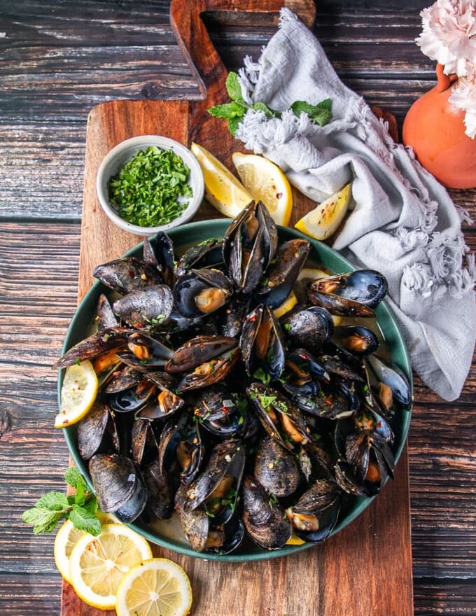 A plate of cooked mussels perfectly wit the broth