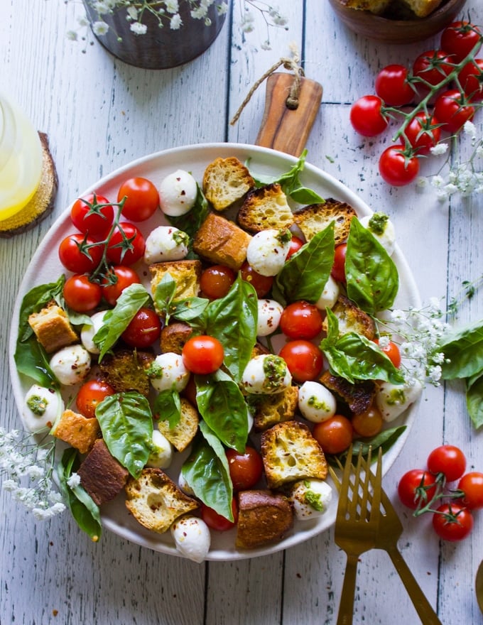 What Dressing Do You Put On A Caprese Salad