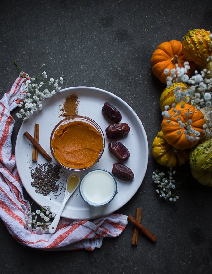 Ingredients: pumpkin puree, cinnamon, chia seeds, pumpkin spice, dates, almond milk