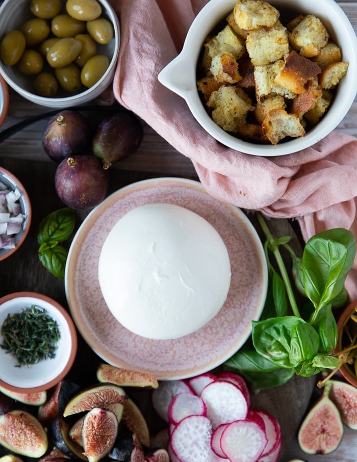 A plate pf burrata cheese ball