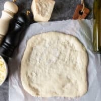 The no knead pizza dough ready on a surface