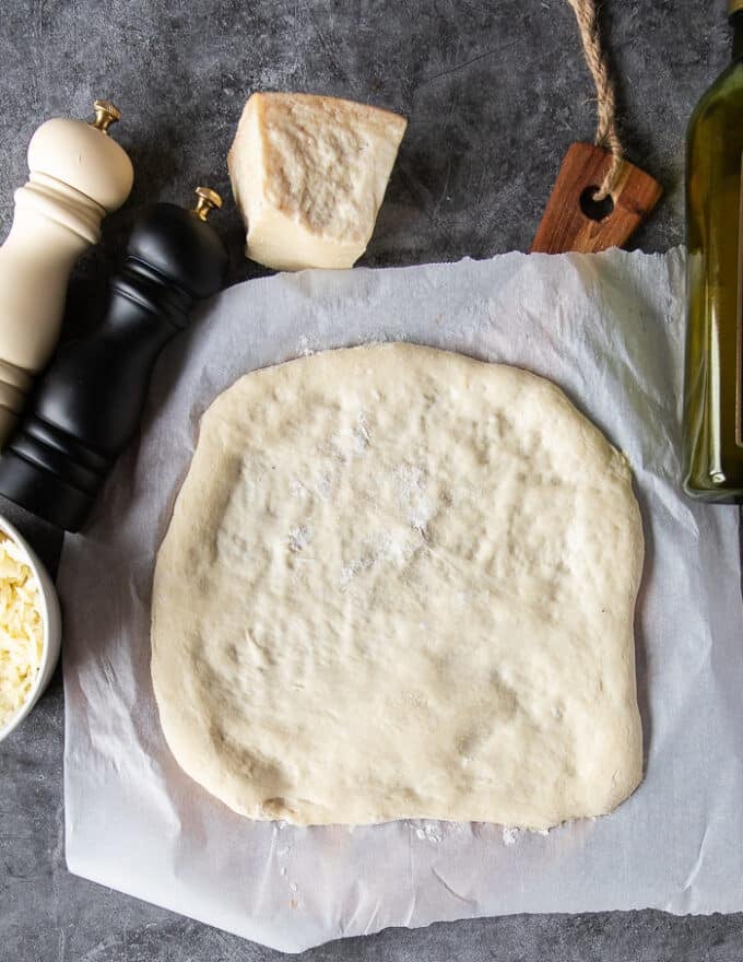 The no knead pizza dough ready on a surface 