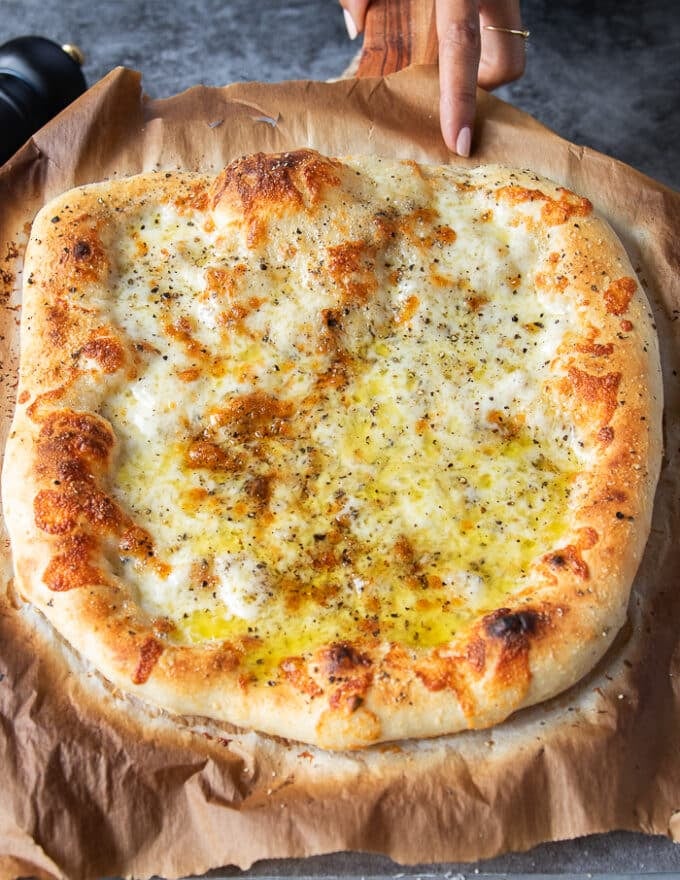 Perfect Cacio e pepe pizza right out of the oven! 