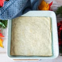 The pie crust is baked for 18-20 minutes at first and looks slightly golden in the pan. Now it has to cool down before proceeding