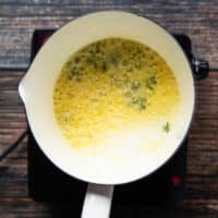 the garlic and herbs are cooking in the post for just a minute