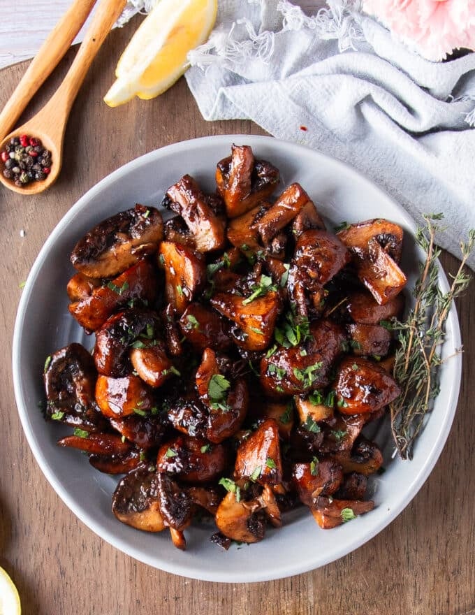 A plate of steakhouse mushrooms