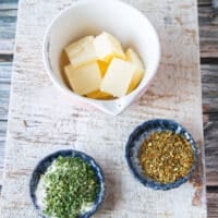 Ingredients for the garlic butter in small bowls