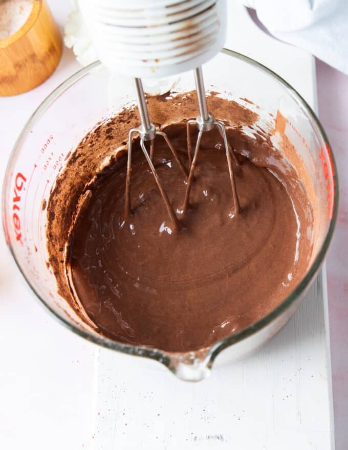 Fully mixed flour and coco powder in the batter