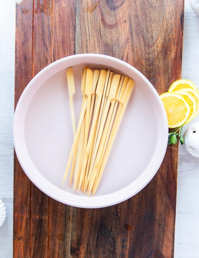 wooden skewers soaking in water for the chicken spiedini