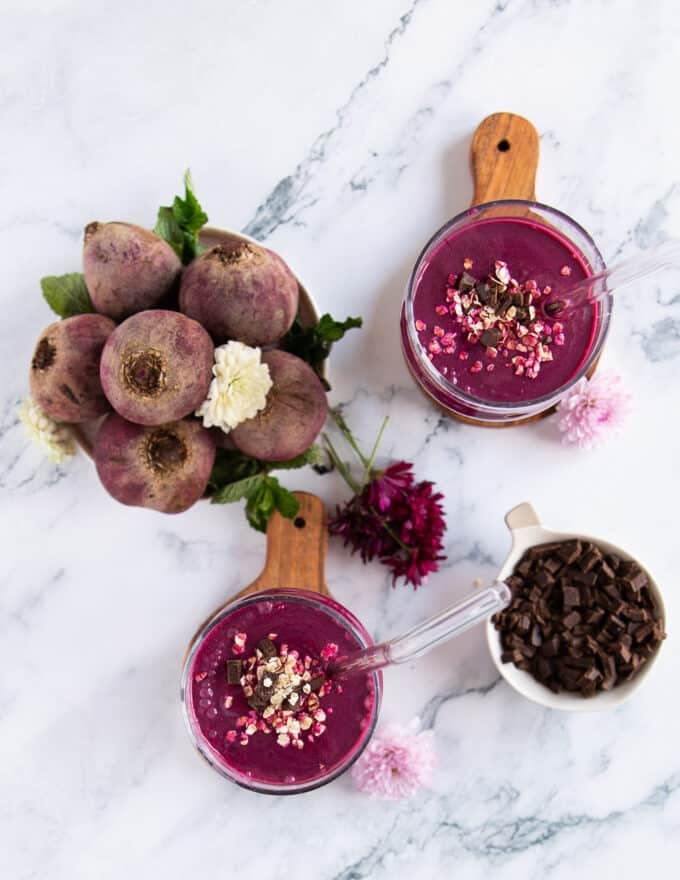 smoothie poured into two cups ready to serve now